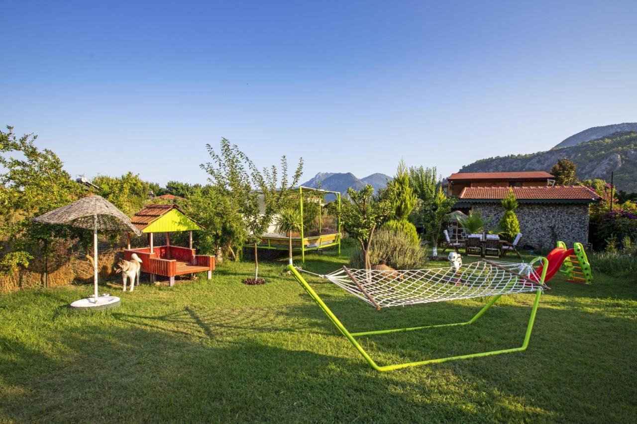 Ferienwohnung Flora Pansiyon Cirali Kemer Exterior foto