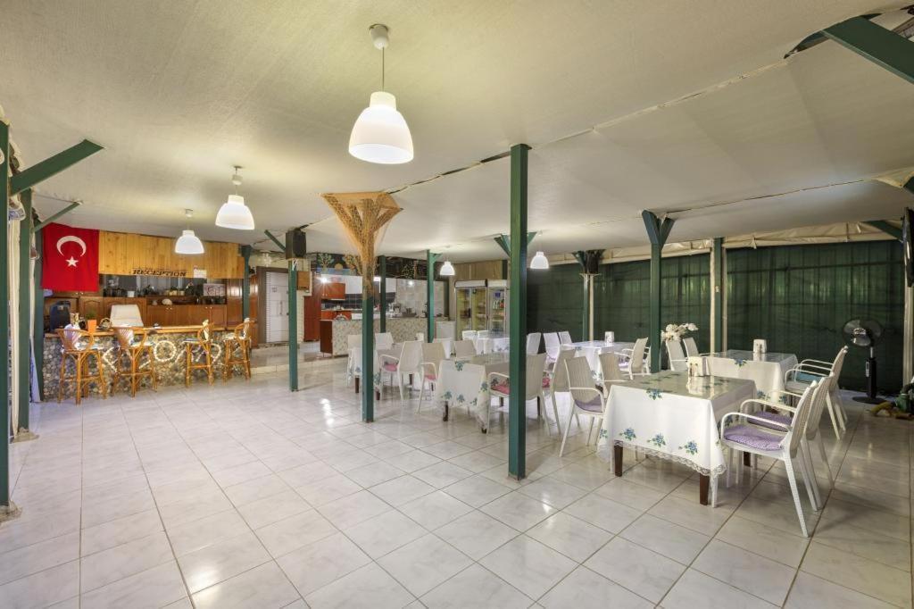 Ferienwohnung Flora Pansiyon Cirali Kemer Exterior foto