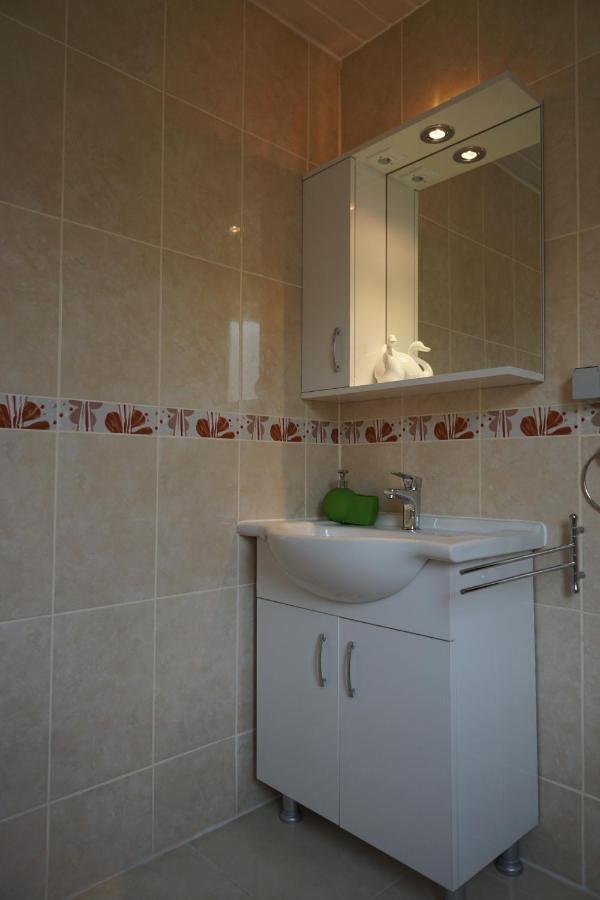 Ferienwohnung Flora Pansiyon Cirali Kemer Exterior foto