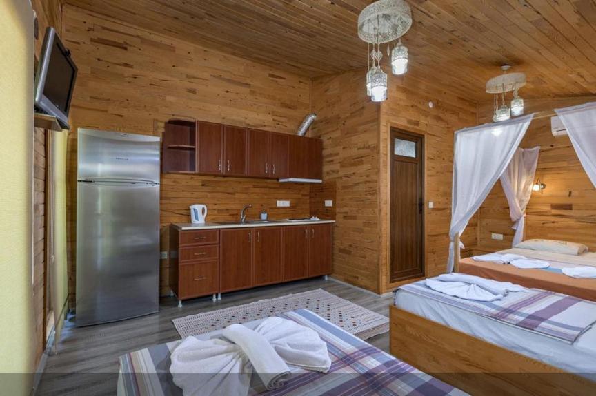 Ferienwohnung Flora Pansiyon Cirali Kemer Exterior foto