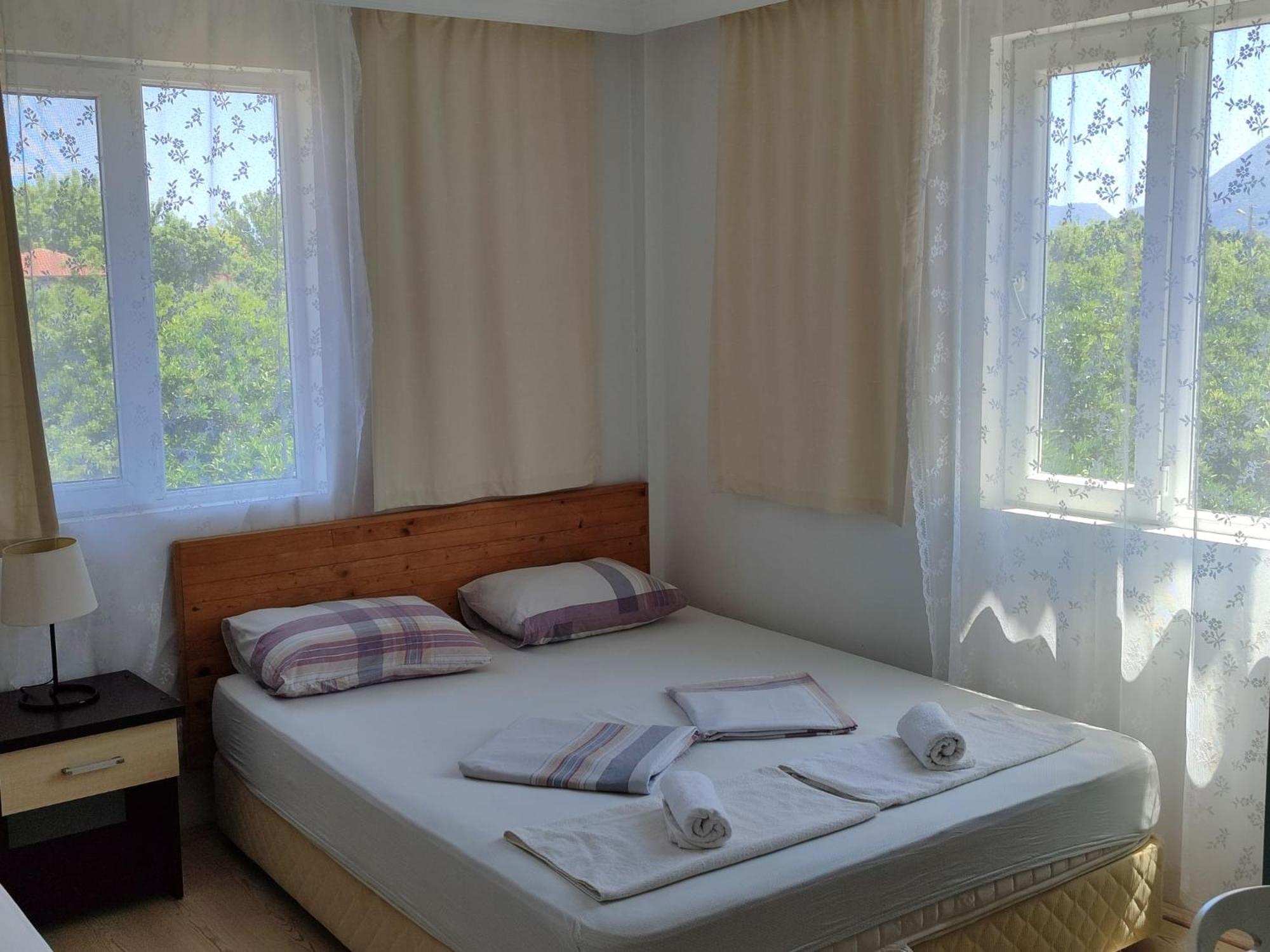 Ferienwohnung Flora Pansiyon Cirali Kemer Exterior foto
